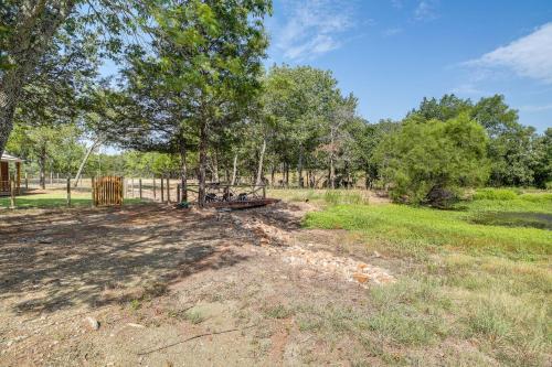 Lazy Bear Cabins 1 at Tuskahoma Near Sardis Lake!