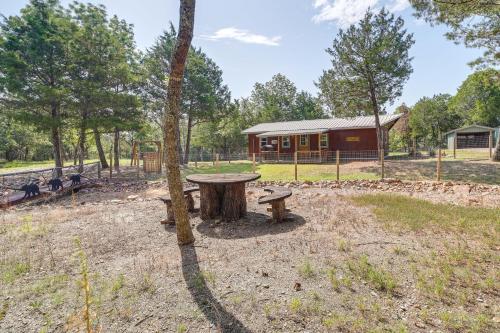 Lazy Bear Cabins 1 at Tuskahoma Near Sardis Lake!