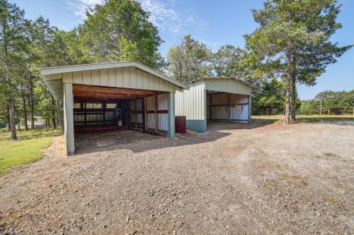 Lazy Bear Cabins 1 at Tuskahoma Near Sardis Lake!