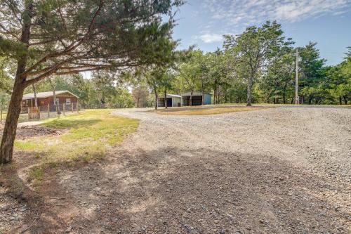 Lazy Bear Cabins 1 at Tuskahoma Near Sardis Lake!