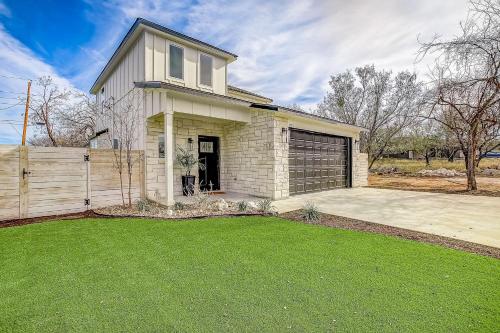 Lakin it Easier in Cottonwood Shores, USA