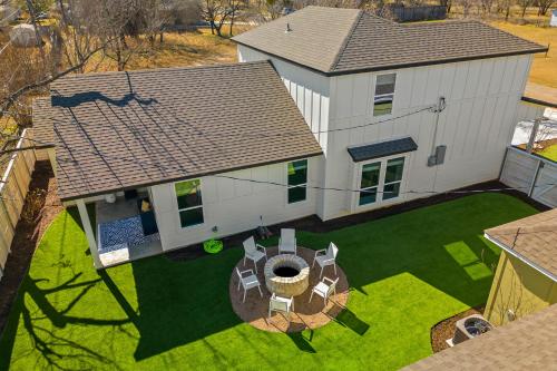 Lakin it Easier in Cottonwood Shores, USA