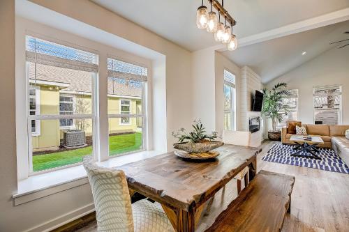 Lakin it Easier in Cottonwood Shores, USA