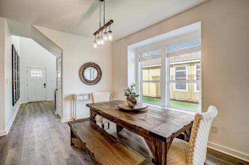 Lakin it Easier in Cottonwood Shores, USA