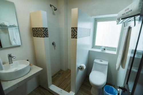 Queen Room image 5