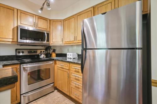 Wonderful One bedroom condo located in Highridge Condominiums J6