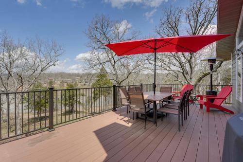 Reeds Spring Retreat with Lakeview Deck and Grill in Reeds Spring, USA