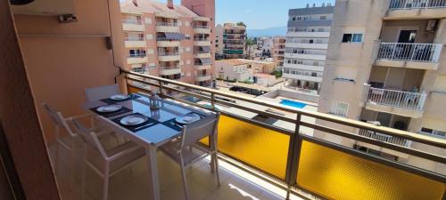 Acogedor apartamento en Daimús junto a la playa con parking privado y piscinas comunitarias