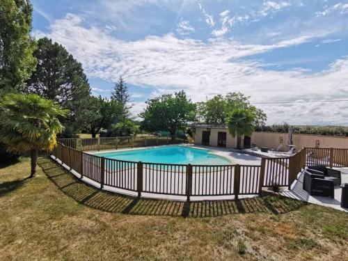 Maison avec piscine 12m * 6m gîte à louer Prignac-en-Médoc