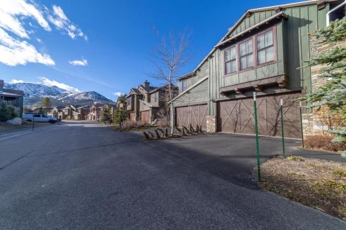 533- Snowcreek Old Western Style Townhome