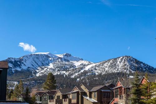 533- Snowcreek Old Western Style Townhome