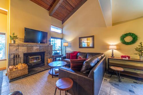 483 Steps to the Slopes Canyon Lodge - Cozy Renovated Mammoth Townhome