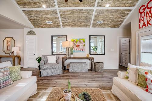 Lakin it Easy in Cottonwood Shores, USA