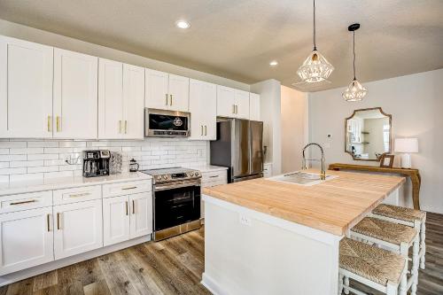 Lakin it Easy in Cottonwood Shores, USA