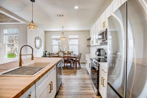 Lakin it Easy in Cottonwood Shores, USA