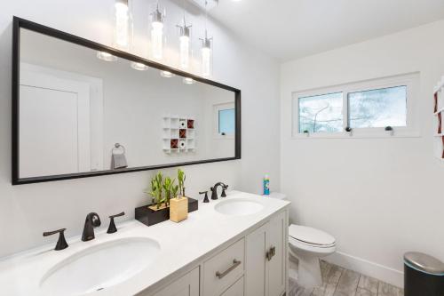 BEST LOCATION HOME w POOL - LV Convention & 3 mi STRIP & Fremont