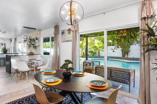 BEST LOCATION HOME w POOL - LV Convention & 3 mi STRIP & Fremont, Las Vegas (photo 4)