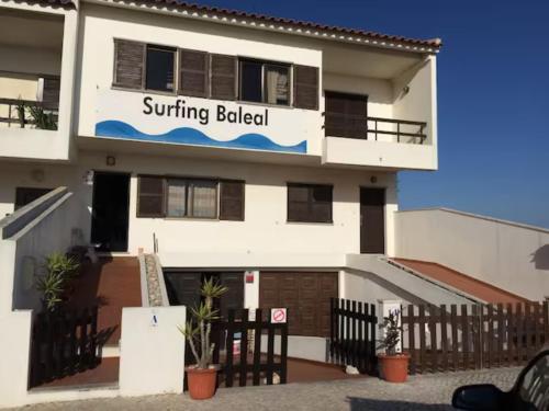 Surfing Baleal - Surf Camp And Surf School, Baleal