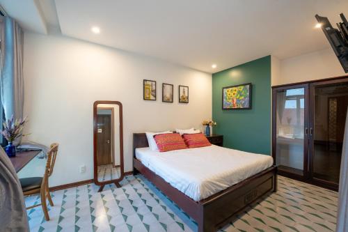 Double Room with Pool View image 5