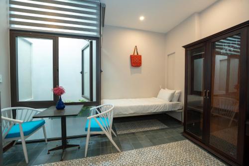Deluxe Room image 7