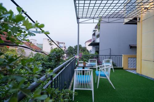 Deluxe Double Room with Balcony image 3