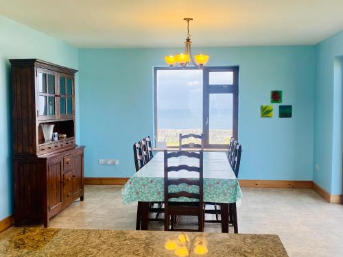 Irish Isle Oasis: Spacious 5-Bedroom Retreat in 伊尼斯莫爾島