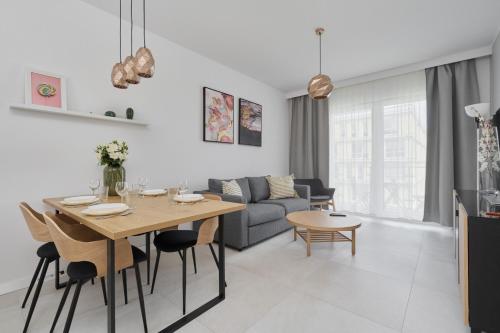 Lwowska Apartment by the Malta Lake with Parking by Renters Prestige - Poznań