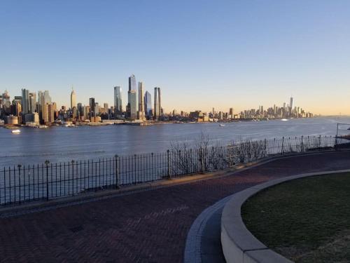 Wonderful & Cozy Apartment Close to Time Square NYC in North Bergen, USA