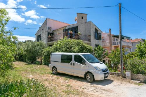 Apartments by the sea Mirca Brac - 732 - image 2