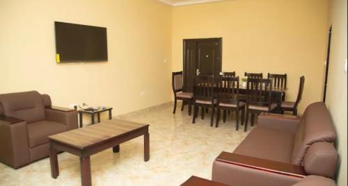 Extended stay suite, Tema. in Tema