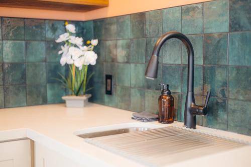 MaKai Sunset Inn - image 5