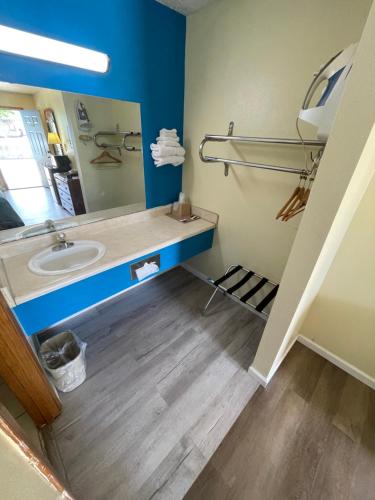 Executive Inn - image 13