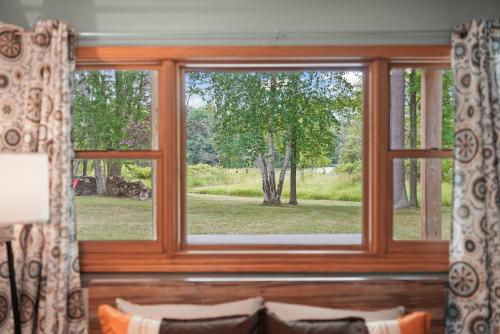 LAKEFRONT PARADISE 4 bedroom Home w direct lake access, Pets OK LAKEFRONT PARADISE 4 bedroom Home w direct lake access, Pets OK
