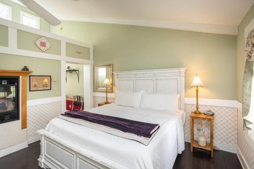 By the Side of the Road Inn & Cottages in 웨스트 해리슨버그