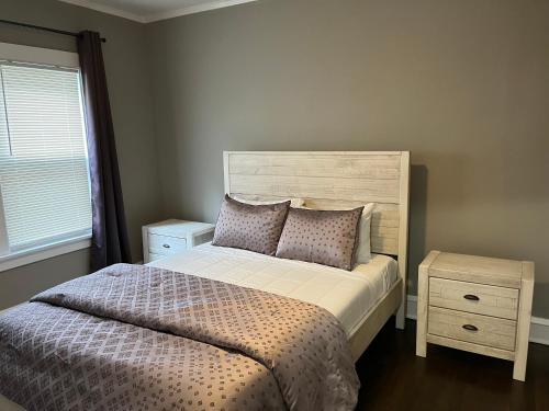 Six bedroom two bathroom centrally located house in Lakewood, USA
