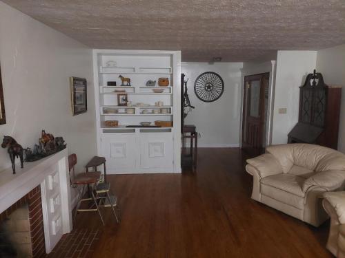 4BR Home - Pets Allowed by ARK Experience in Williamstown, USA