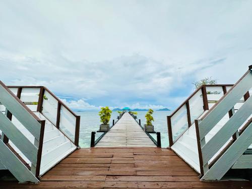 Maglami-lami Water House in Pulau Bum Bum