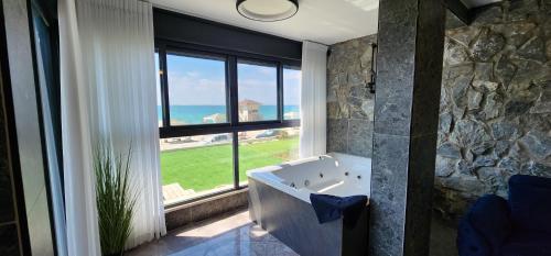 מבנים בים 77 Suites at sea, Haifa (foto 6)