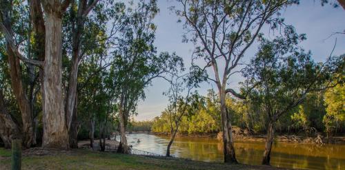 Cape Horn Vineyard 5 Bedroom Riverfront House on Working Vineyard