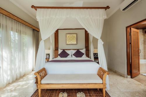Desa Swan Villas & SPA Room Type - Three-Bedroom Pool Villa with One Time 30 Minute Welcome Massage