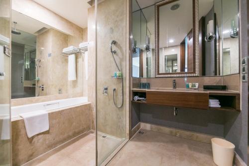 room detail thumbnail 2