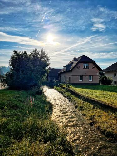 Vista exterior, Creekside House K in Mozirje