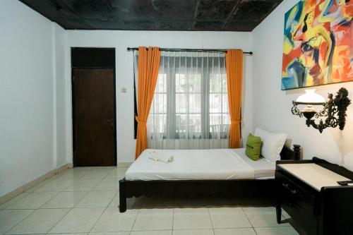 Urbanview Hotel Ananda Beach Sanur Room Type - Twin Room