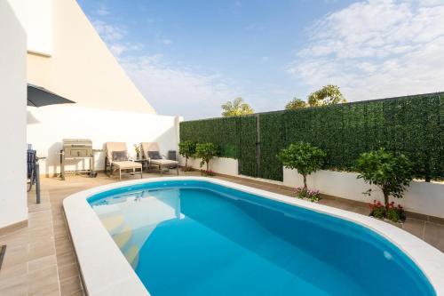 Nasma Luxury Stays - Luxury Seaside Villa with Private Pool By The Sea photo 2
