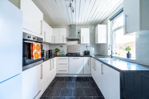 Luxury Liverpool Accommodation Room Type - Four-Bedroom House Luxury Liverpool Accommodation Room Type - Four-Bedroom House