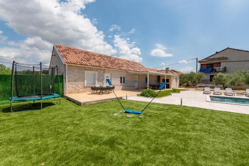Spēļu laukums, Villa New Life Zadar in Debeljak