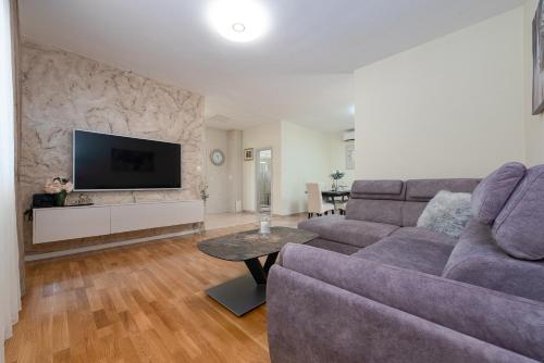 Koplietošanas atpūtas telpa ar TV, Villa New Life Zadar in Debeljak