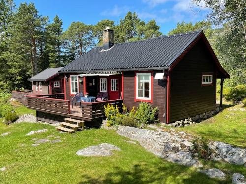 . Sjarmerende hytte omgitt av vakker natur