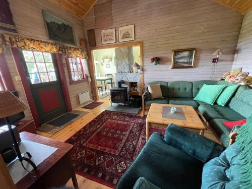 Sjarmerende hytte omgitt av vakker natur in Molde