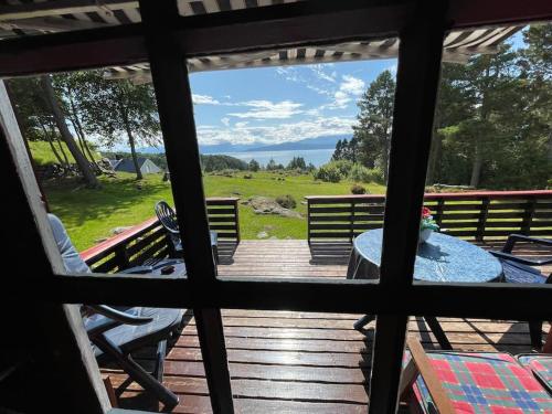 Sjarmerende hytte omgitt av vakker natur in Molde